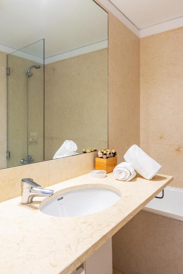 Apartament Joivy Chiado Self Check-In 2-Br Flat With Parking Lizbona Zewnętrze zdjęcie