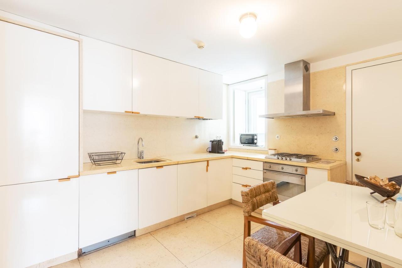 Apartament Joivy Chiado Self Check-In 2-Br Flat With Parking Lizbona Zewnętrze zdjęcie